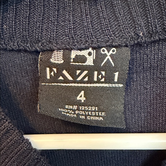 FAZE 1 Kids Size 4 Dark Blue and Light Gray V-Neck Sweater - Picture 2 of 4